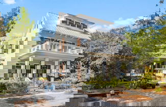 Foto 1 - Located Across From Camp Watercolor Luxurious 5br/7bth Home + Golf Cart 6 Bedroom Home by RedAwning
