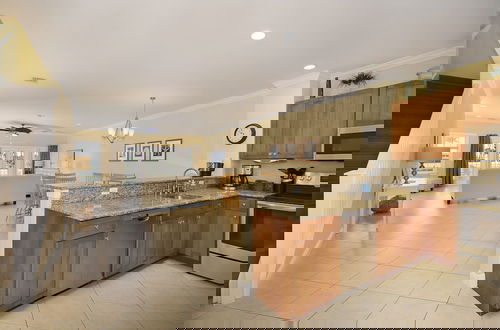 Foto 6 - Waterfront Luxury Villa With Spectacular Sunset Views And Boat Slip 3 Bedroom Townhouse by RedAwning