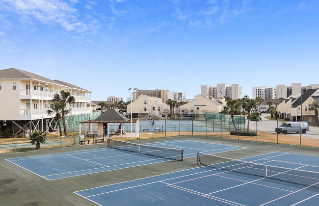 SPC 4133 Beautiful Tennis Court 2 bedroom with free beach set up for 2 by RedAwning - Photo 28