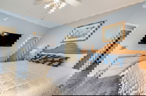 Foto 6 - SPC 4133 Beautiful Tennis Court 2 bedroom with free beach set up for 2 by RedAwning