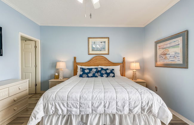 SPC 4133 Beautiful Tennis Court 2 bedroom with free beach set up for 2 by RedAwning - Photo 4
