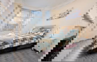 Foto 3 - Spacious 4-bedroom Manchester Retreat With Garden