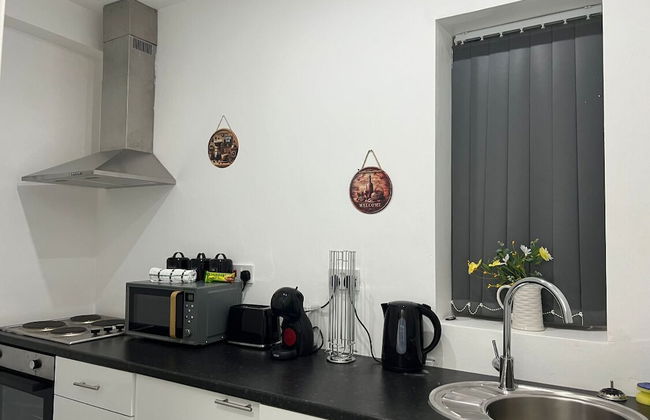 Luton Centrally Located Apartment v Close London Luton Airport - Photo 1
