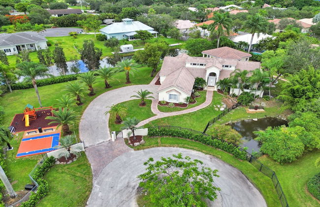 The Grand Luxe 8BR Villa w Pool and Basketball - Foto 40