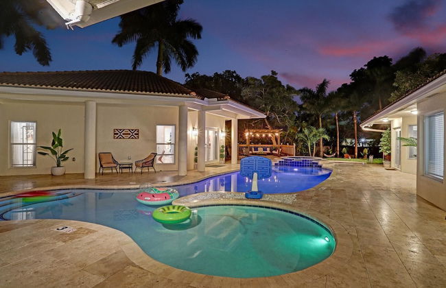 The Grand Luxe 8BR Villa w Pool and Basketball - Foto 2