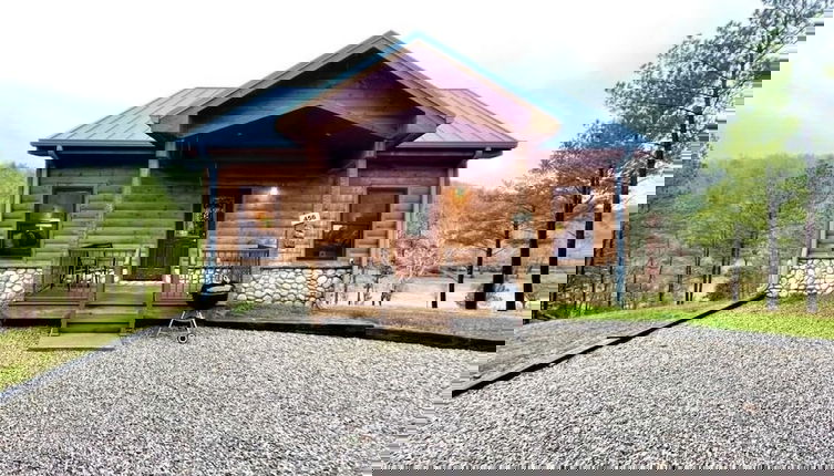 Foto 1 - Charming, pet friendly cabin, perfect for fishing, family, hiking and R&R! 2 Bedroom Cabin by RedAwning
