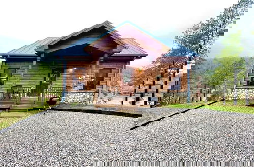 Foto 1 - Charming, pet friendly cabin, perfect for fishing, family, hiking and R&R! 2 Bedroom Cabin by RedAwning