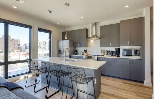 Honkey-tonk by Avantstay New Modern 2bdr in Walkable Midtown w Gym Pool - Photo 3
