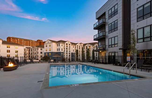 Honkey-tonk by Avantstay New Modern 2bdr in Walkable Midtown w Gym Pool - Photo 36