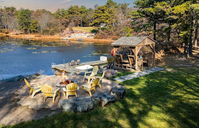 Deer Haven Cabin by Avantstay Waterfront Dock Firepit - Photo 53