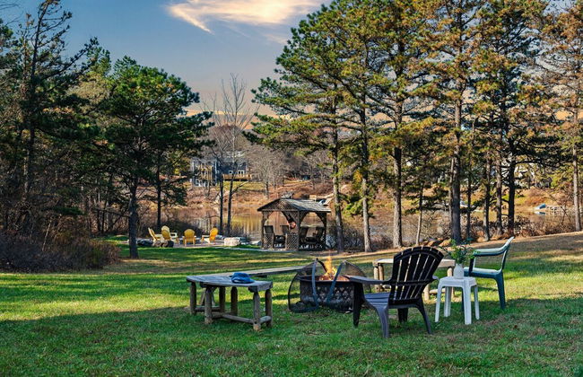 Deer Haven Cabin by Avantstay Waterfront Dock Firepit - Photo 51