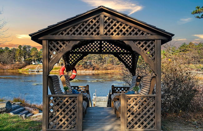 Deer Haven Cabin by Avantstay Waterfront Dock Firepit - Photo 60