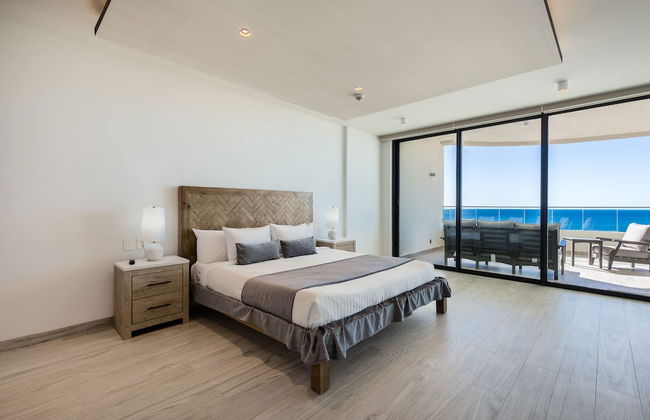 Oceanfront Vibes Iconic Beachside Getaway - Photo 13