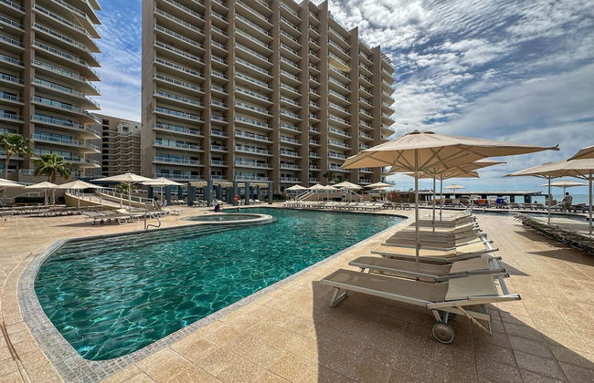 Oceanfront Vibes Iconic Beachside Getaway - Photo 54