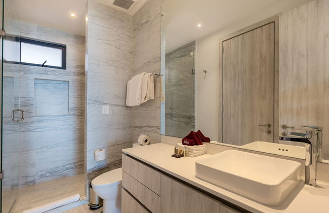 Oceanfront Vibes Iconic Beachside Getaway - Photo 23