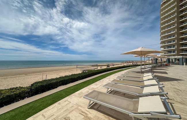 Oceanfront Vibes Iconic Beachside Getaway - Photo 66