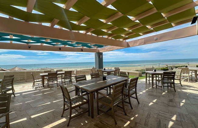 Oceanfront Vibes Iconic Beachside Getaway - Photo 68