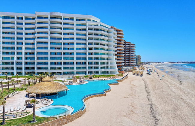 Oceanfront Vibes Iconic Beachside Getaway - Photo 2