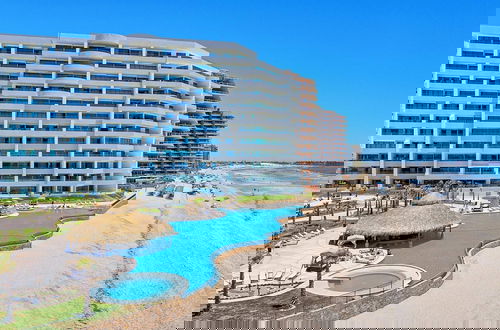 Foto 2 - Oceanfront Vibes Iconic Beachside Getaway
