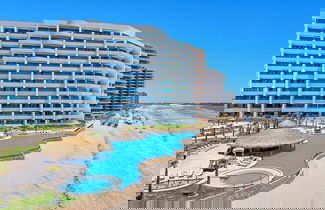 Foto 2 - Oceanfront Vibes Iconic Beachside Getaway