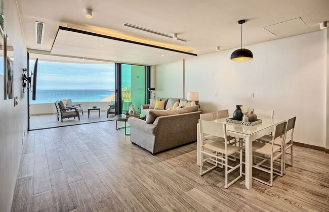 Oceanfront Vibes Iconic Beachside Getaway - Photo 5