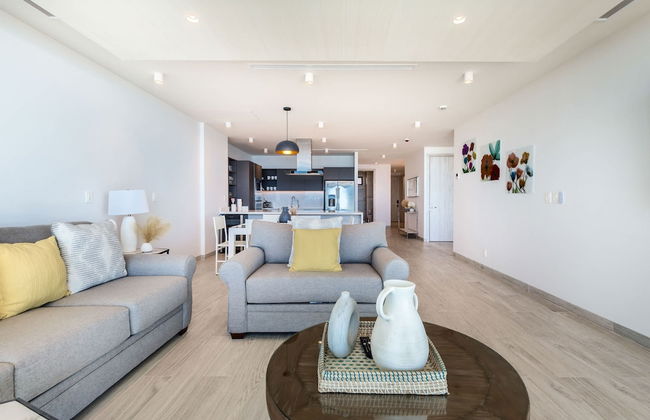 Oceanfront Vibes Iconic Beachside Getaway - Photo 6