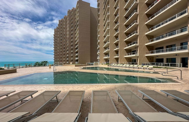 Oceanfront Vibes Iconic Beachside Getaway - Photo 44