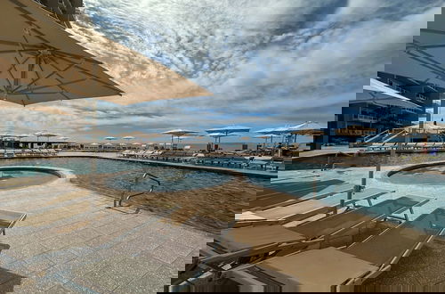 Foto 50 - Oceanfront Vibes Iconic Beachside Getaway