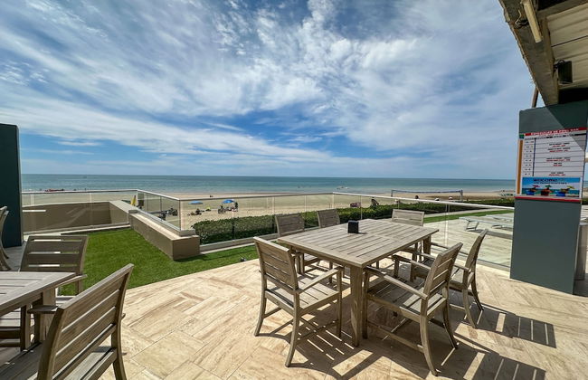 Oceanfront Vibes Iconic Beachside Getaway - Photo 67