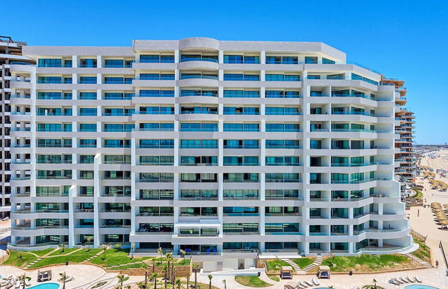 Oceanfront Vibes Iconic Beachside Getaway - Photo 30