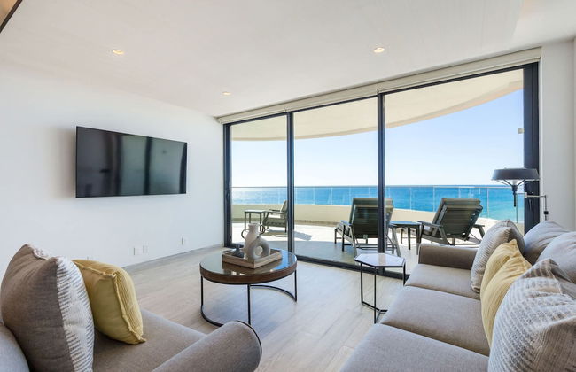 Oceanfront Vibes Iconic Beachside Getaway - Photo 3
