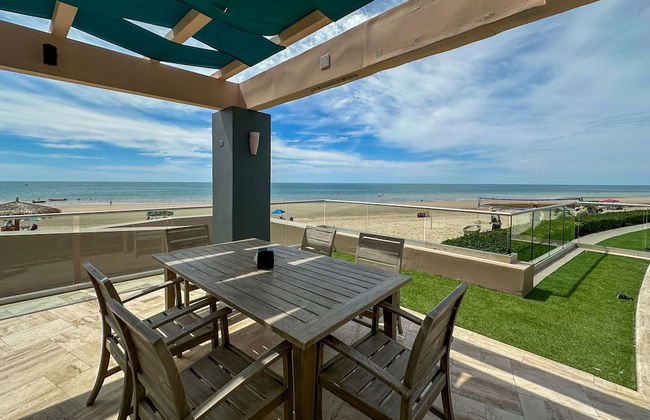 Oceanfront Vibes Iconic Beachside Getaway - Photo 69