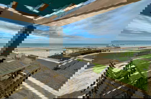 Foto 69 - Oceanfront Vibes Iconic Beachside Getaway