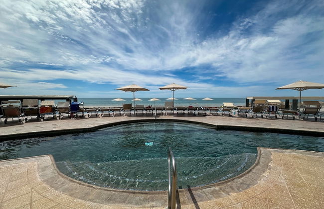 Oceanfront Vibes Iconic Beachside Getaway - Photo 58