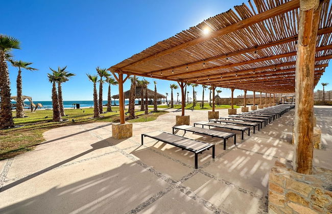 Oceanfront Vibes Iconic Beachside Getaway - Photo 41