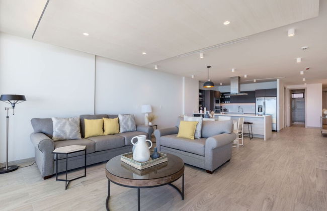 Oceanfront Vibes Iconic Beachside Getaway - Photo 4