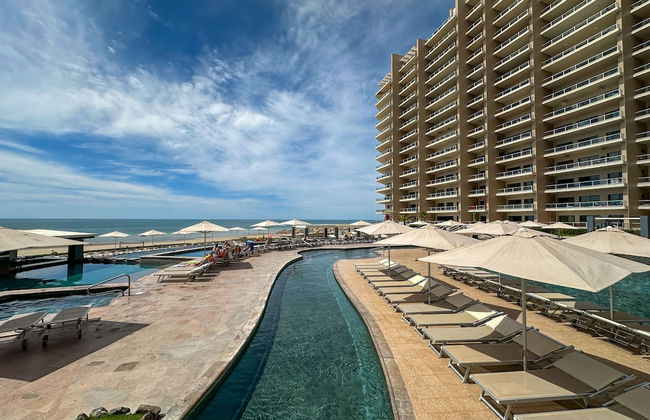 Oceanfront Vibes Iconic Beachside Getaway - Photo 60