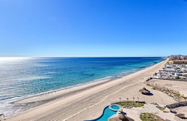 Oceanfront Vibes Iconic Beachside Getaway - Photo 31