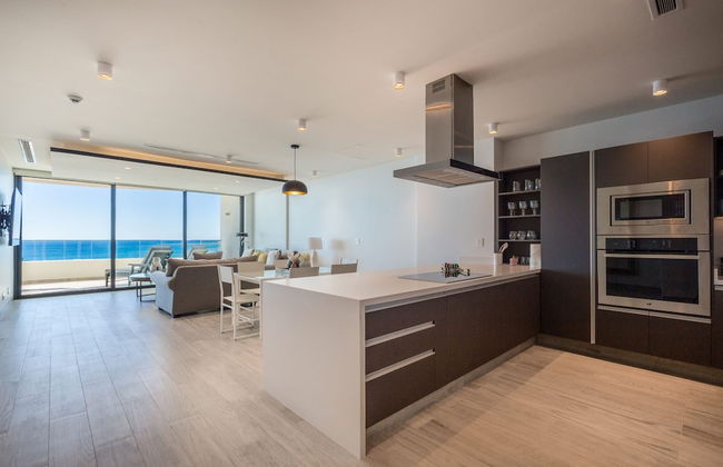 Oceanfront Vibes Iconic Beachside Getaway - Photo 10