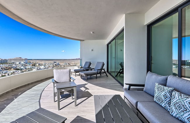Oceanfront Vibes Iconic Beachside Getaway - Photo 28