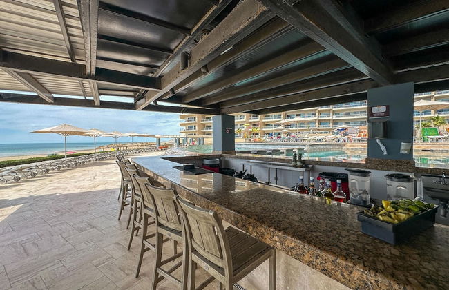 Oceanfront Vibes Iconic Beachside Getaway - Photo 71