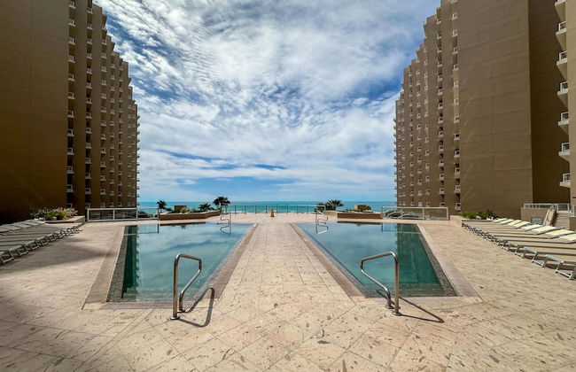 Oceanfront Vibes Iconic Beachside Getaway - Photo 43
