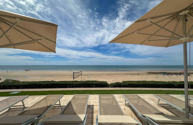 Oceanfront Vibes Iconic Beachside Getaway - Photo 65