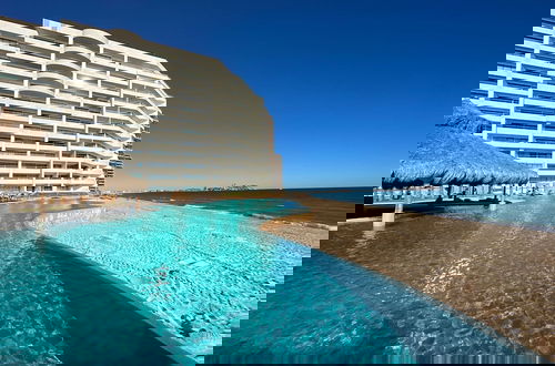 Foto 36 - Oceanfront Vibes Iconic Beachside Getaway
