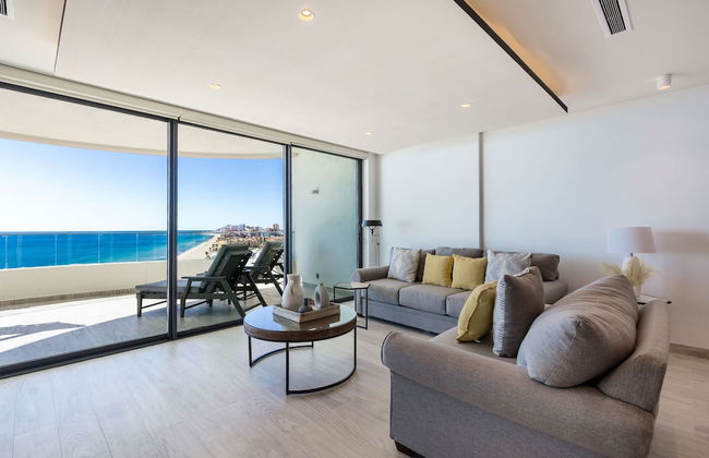 Oceanfront Vibes Iconic Beachside Getaway - Photo 7