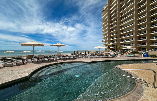 Oceanfront Vibes Iconic Beachside Getaway - Photo 59