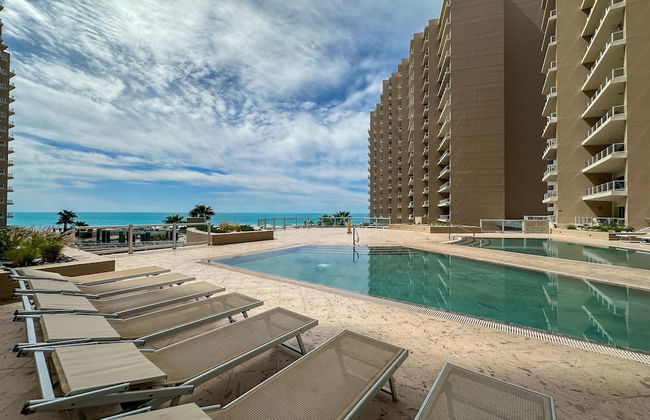 Oceanfront Vibes Iconic Beachside Getaway - Photo 45