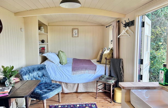 Tranquil Cabin Retreat Near Chepstow - Photo 2