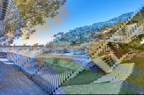 Foto 19 - Luxe Waterfront Stay -Tallebudgera Creek