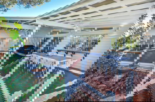 Foto 11 - Luxe Waterfront Stay -Tallebudgera Creek